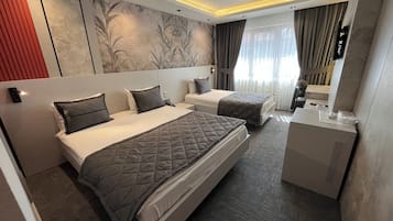 Family Room | Minibar, in-room safe, desk, soundproofing