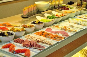 Desayuno buffet incluido todos los días 