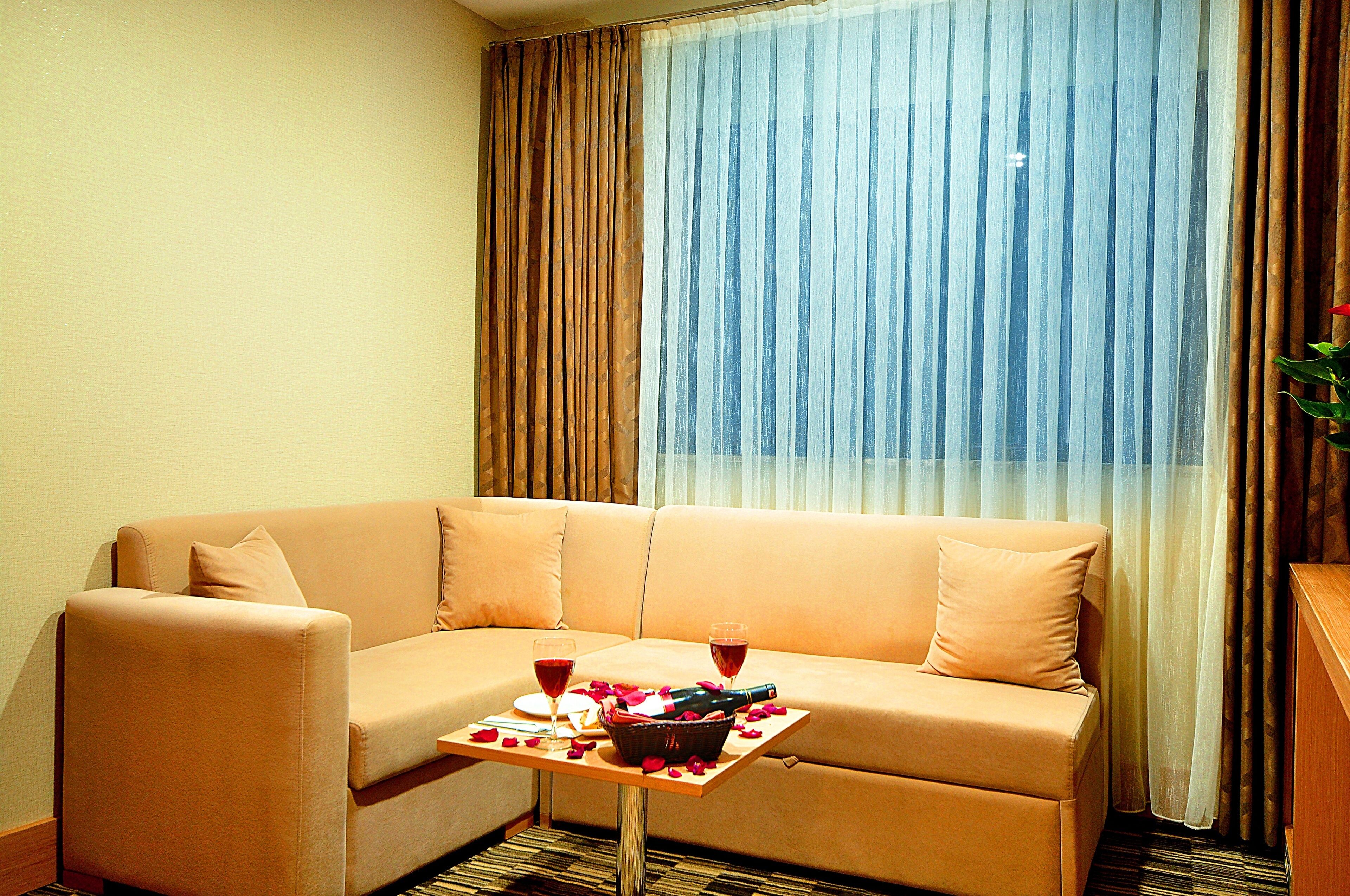 Starton Suit | Living area