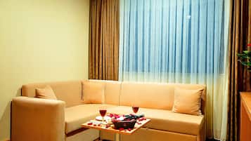 Starton Suit | Living area