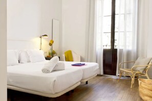 Double Room, Balcony | In-room safe, blackout drapes, soundproofing, iron/ironing board - Som Nit Born (Barcelona)