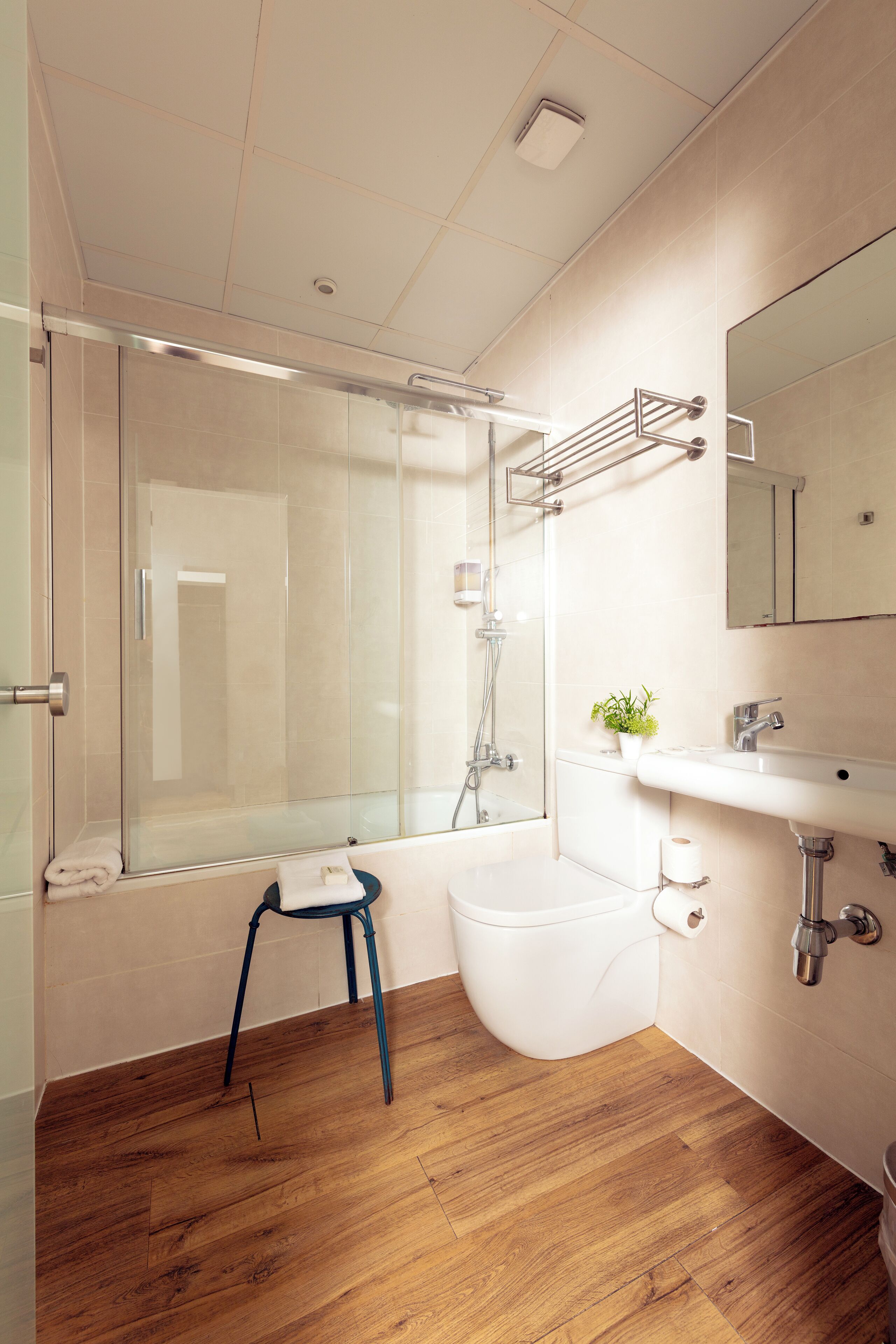 Photo - Som Nit Born