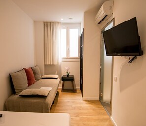 Standard Double or Twin Room | In-room safe, blackout curtains, iron/ironing board, free WiFi