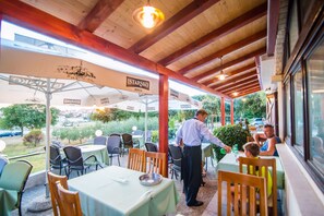 Breakfast, lunch, dinner served; local and international cuisine