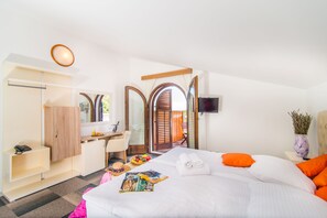 Minibar, in-room safe, desk, free WiFi