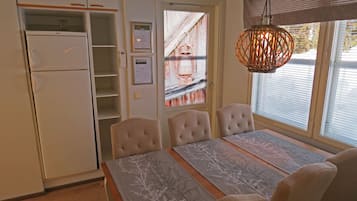 Comfort Apartment, 2 Bedrooms, Sauna | In-room dining