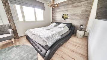 Appartamento Romantico, 1 camera da letto, sauna | Soggiorno | TV a schermo piatto 50 pollici con canali via cavo, Smart TV