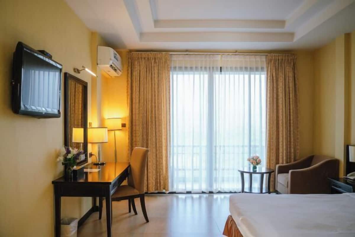 In-room safe, desk, laptop workspace, blackout drapes