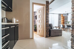 Apartment, Fireplace | Private kitchen | Fridge, stovetop, electric kettle, cookware/dishes/utensils