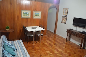 Departamento estándar | Sala de estar | Televisión LCD