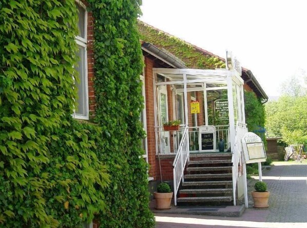 Property entrance - Hotel Sankt Georg (Neubrandenburg)