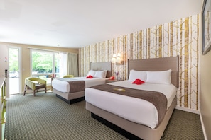 Huone, 2 keskisuurta parisänkyä | Työpöytä, silitysrauta/-lauta, ilmaiset vauvansängyt