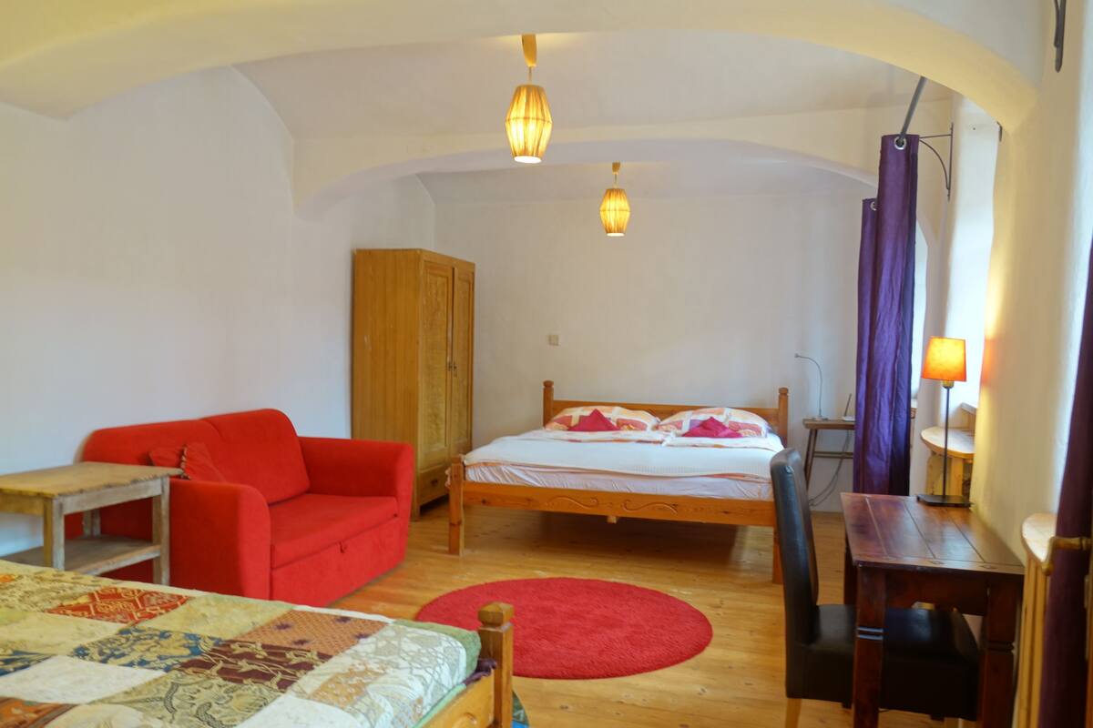 Comfort Apartment, Refrigerator & Microwave, Ground Floor | 1 bedroom, individually decorated, individually furnished