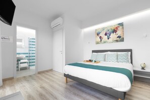 Deluxe Double Room, Terrace, Sea View | Minibar, in-room safe, desk, laptop workspace - Sirocco Suites (Sant'Agnello)