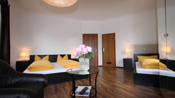 Triple Room | Hypo-allergenic bedding, individually decorated, desk, laptop workspace