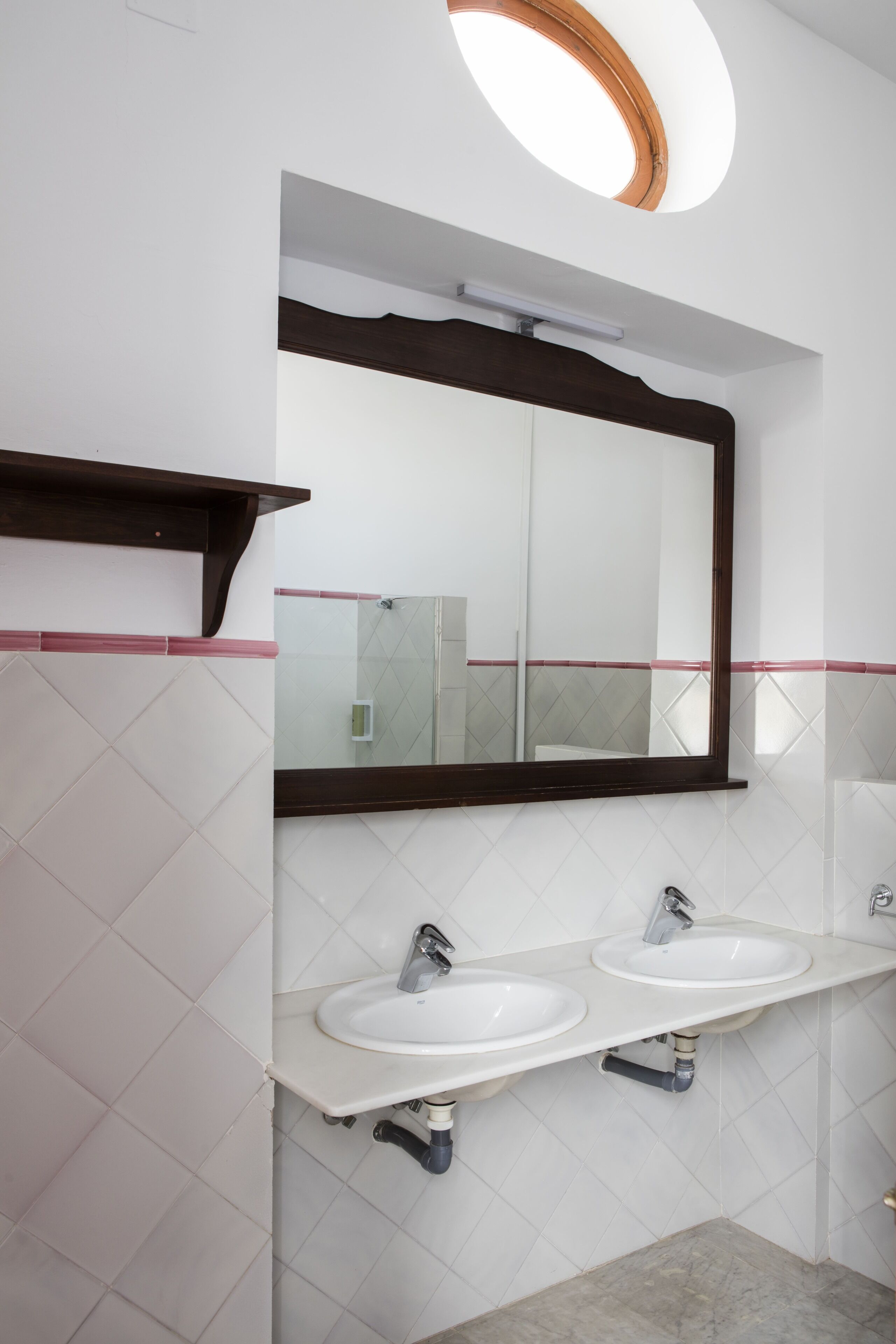 double or twin room | bathroom | bathtub, free toiletries, hair dryer, towels