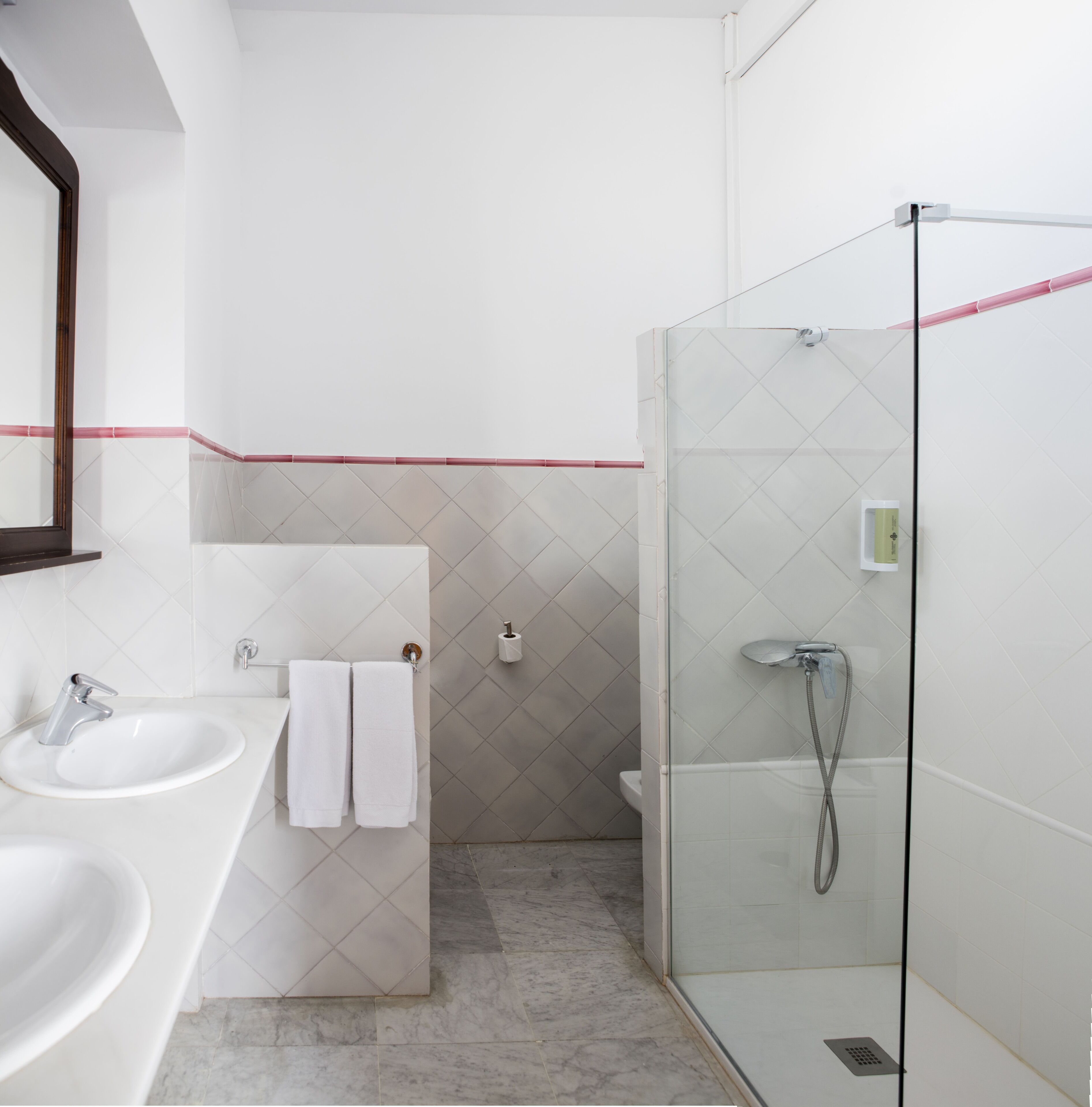 double or twin room | bathroom | bathtub, free toiletries, hair dryer, towels