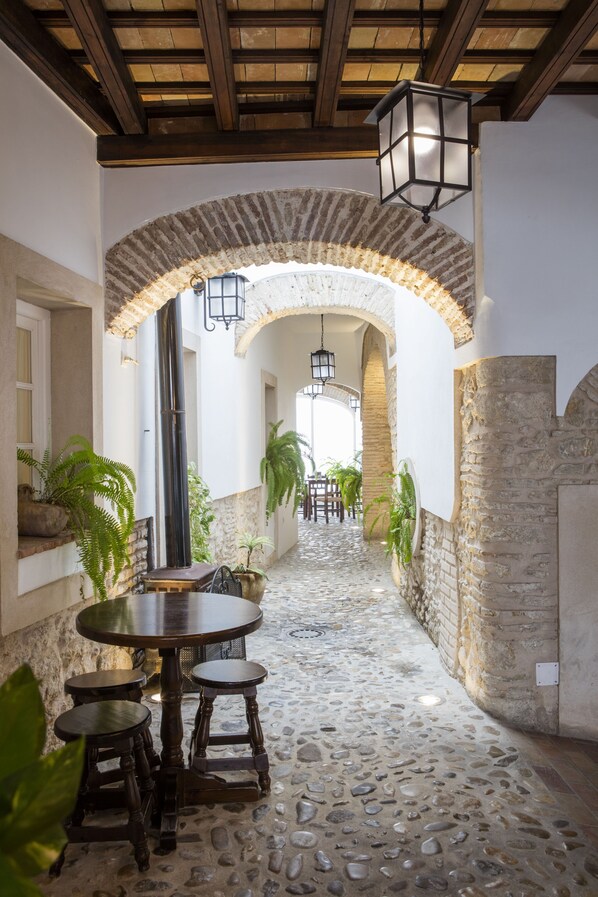 Breakfast, lunch, dinner served; local cuisine - TUGASA HOTEL CASA PALACIO MEDINA SIDONIA (Medina-Sidonia)
