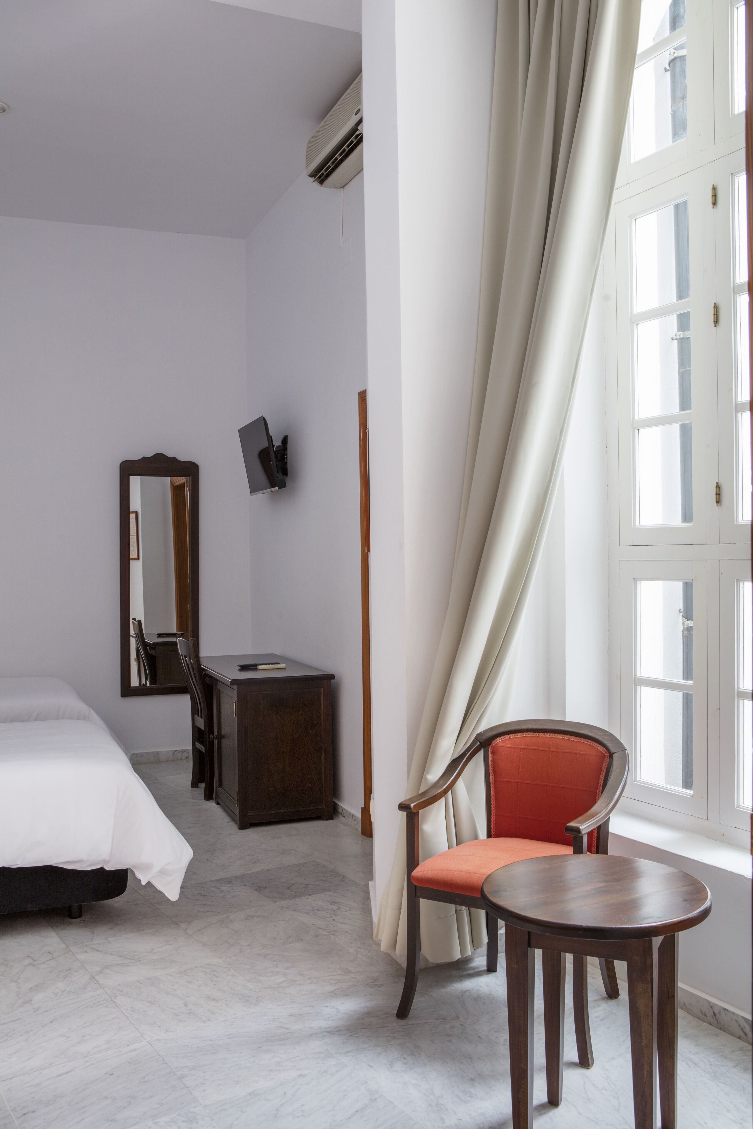 double or twin room | minibar, desk, free cots/infant beds, free wifi