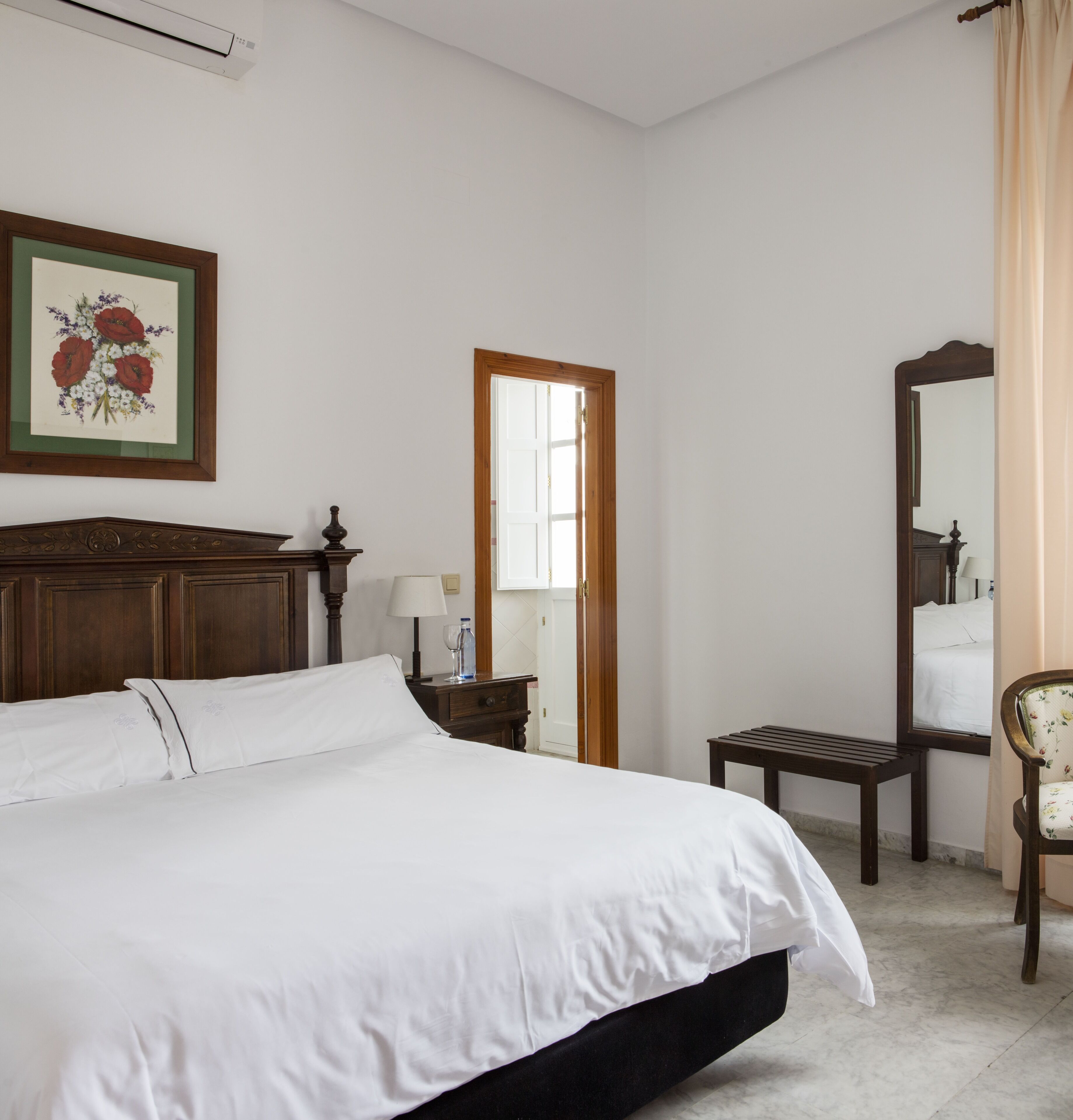 double or twin room | minibar, desk, free cots/infant beds, free wifi