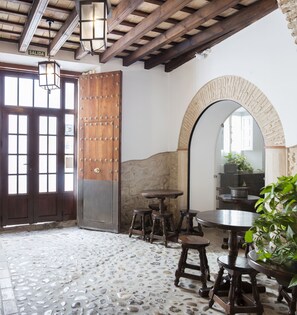 Breakfast, lunch, dinner served; local cuisine - TUGASA HOTEL CASA PALACIO MEDINA SIDONIA (Medina-Sidonia)