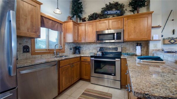 Microwave, oven, dishwasher, coffee/tea maker