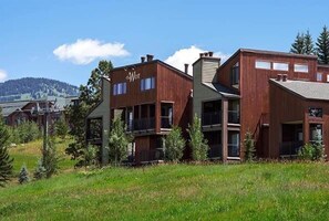 Property grounds - West Condominiums - W3402 (Steamboat Springs)