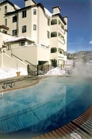 Outdoor pool - Terraces at EagleRidge - TRS13 (Steamboat Springs)