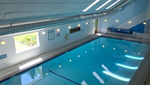 Kondominium, 2 kamar tidur | Kolam renang | Kolam renang indoor dan kolam renang outdoor