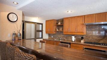 Microwave, oven, coffee/tea maker
