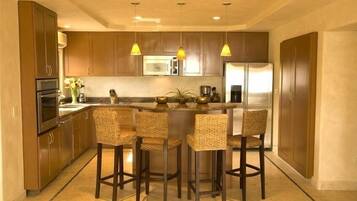 Microwave, oven, dishwasher, coffee/tea maker