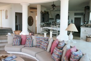 Living area - Villa Thunderbird (Cabo San Lucas)