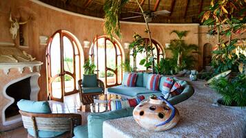 Lobby lounge