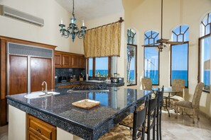 Microwave, oven, dishwasher, coffee/tea maker - Villa Paraiso (San José del Cabo)