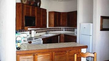 Microwave, dishwasher, coffee/tea maker