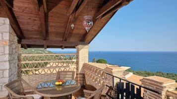 Deluxe Suite, 2 Bedrooms, Sea View | Vista dalla camera