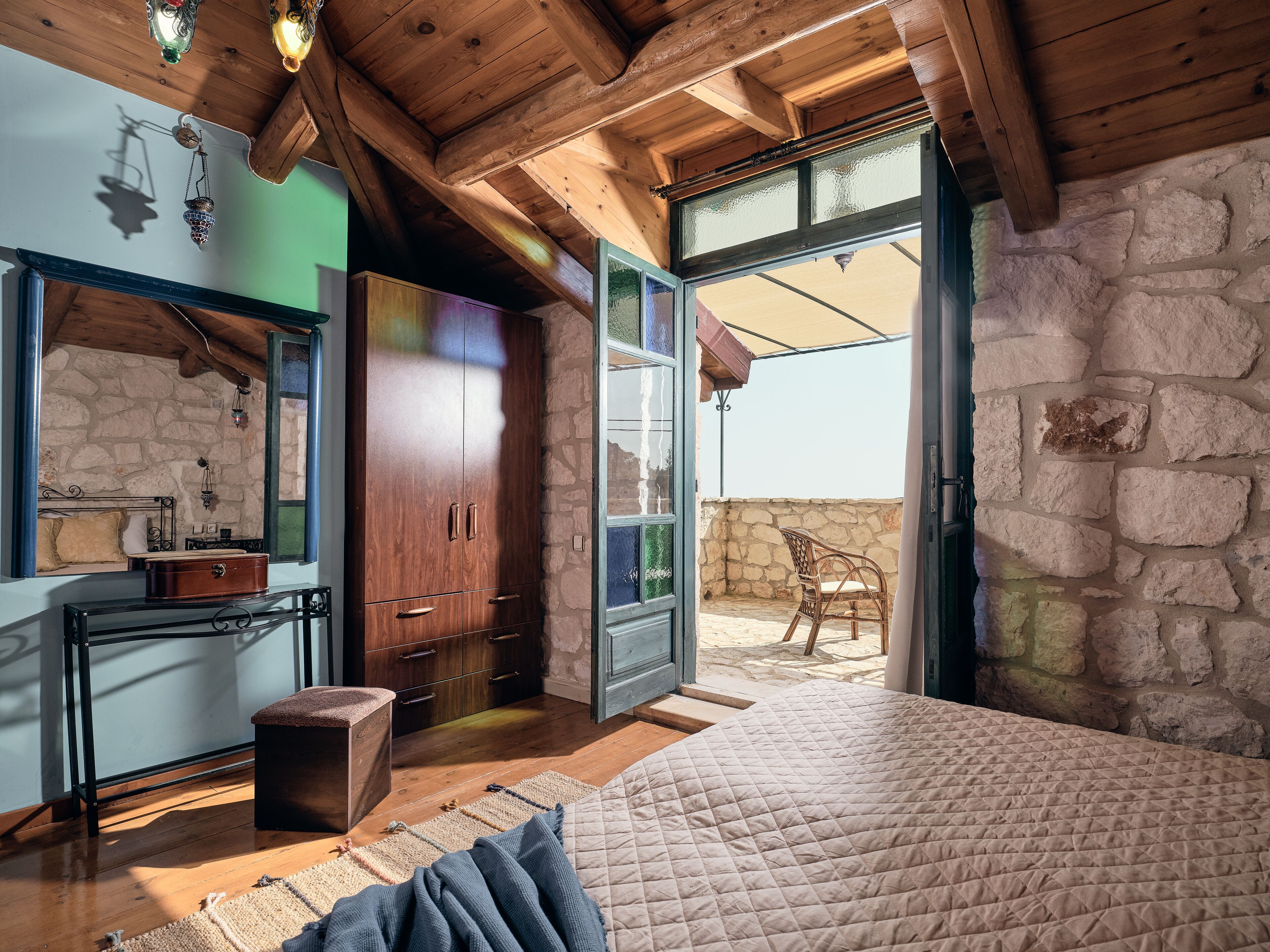 Three Bedroom Master Suite with Sea View - Split Level
