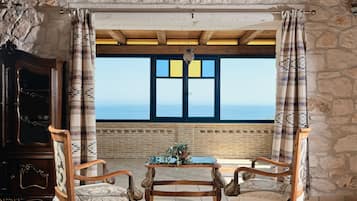 Superior Suite, 2 Bedrooms, Sea View | Literie de qualité supérieure, coffres-forts dans les chambres