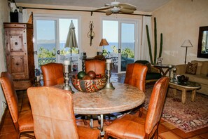 In-room dining - Casa Oceano (San José del Cabo)