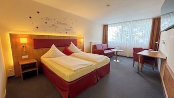 Comfort Double Room | Hypo-allergenic bedding, desk, blackout curtains, soundproofing