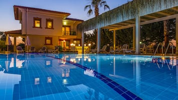 Seasonal outdoor pool, pool umbrellas, sun loungers