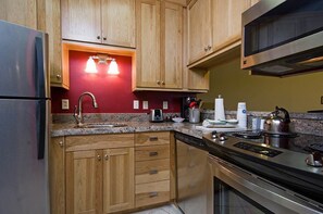 Microwave, oven, dishwasher, coffee/tea maker