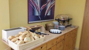 Breakfast buffet - Müritz-Pension Waren (Waren (Müritz))