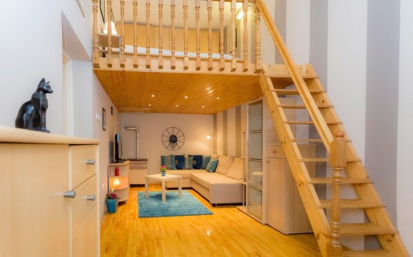 Apartamento, 1 habitación (Ramen) | Zona de estar | Una televisión LED