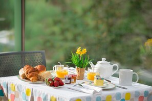 Free daily continental breakfast 