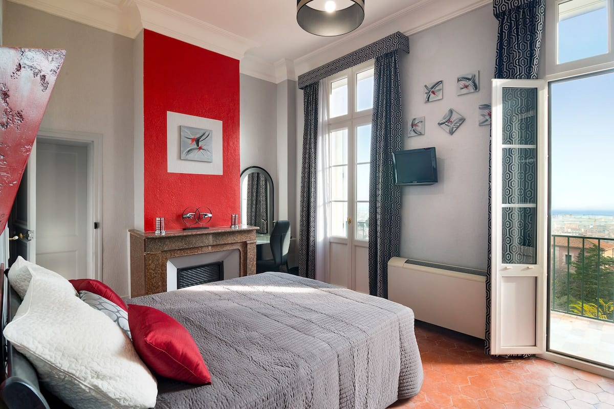 Minibar, in-room safe, blackout curtains, soundproofing