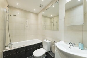 Bathroom - Fresh 2 Bedroom Flat in Victoria - Zone 1 (London)