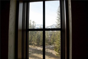 Luxury House, 2 Bedrooms, Hot Tub | 1 bedroom, free WiFi