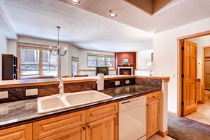 Room, 1 Bedroom | Private kitchen | Fridge, microwave, oven, stovetop - Corral at Breckenridge 103E By Peak Property Management (Breckenridge)