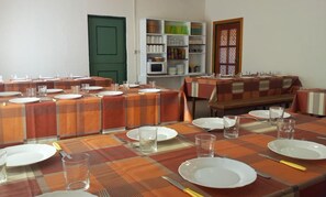 Breakfast, lunch, dinner served; Spanish cuisine  - Albergue Navares - Hostel (Navares de las Cuevas)